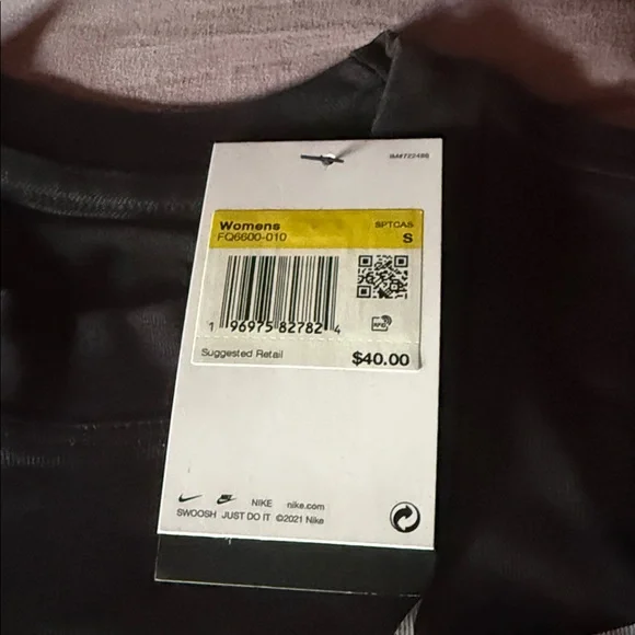 Nike Oversize Women's Black Tee with White Logo - Picture 4 of 5